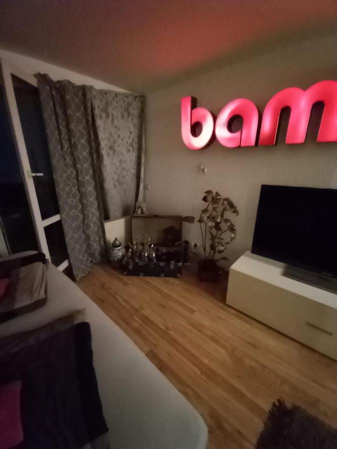 Tolle Private 2-Zimmer Wohnung Im Szene Bezirk Berlin-Friedrichshain Exterior foto